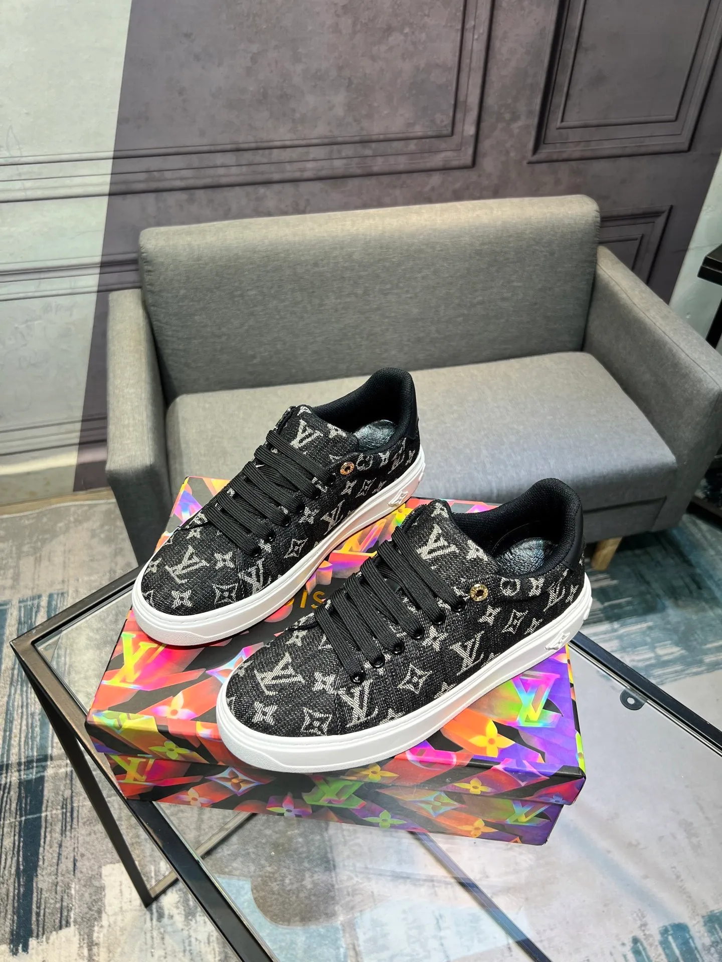 Men's shoes 💰520 LV Louis Vuitton. The latest fashionable casual shoes are popular in physical stores. The new spring and summer comfortable imported custom patent leather plus cowhide, cowhide mesh, and unique jacquard fabric element design. With sheepskin lining, Lv original base, [sun][sun] high-end packaging and high quality💪Details determine quality, welcome to compare🇮🇹Code number 38-44, 45 can be customized